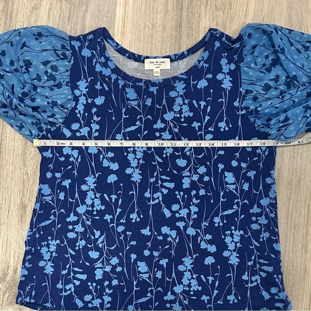 Kim & Cami Los Angeles Blue Floral Top Chiffon Flutter Short Sleeve Shirt Size S - Picture 3 of 7